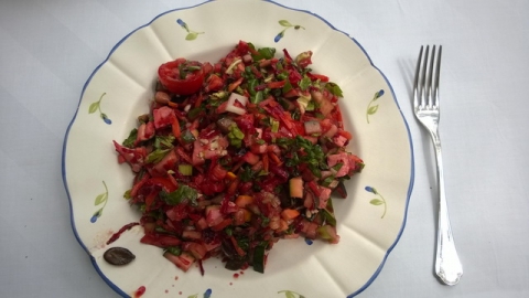 Theta Urnebes Salata
